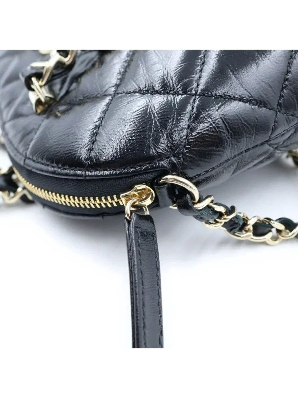 CHANEL shoulder preloved scratches